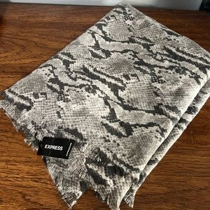 NWT EXPRESS SOFT SNAKE SKIN SCARVE